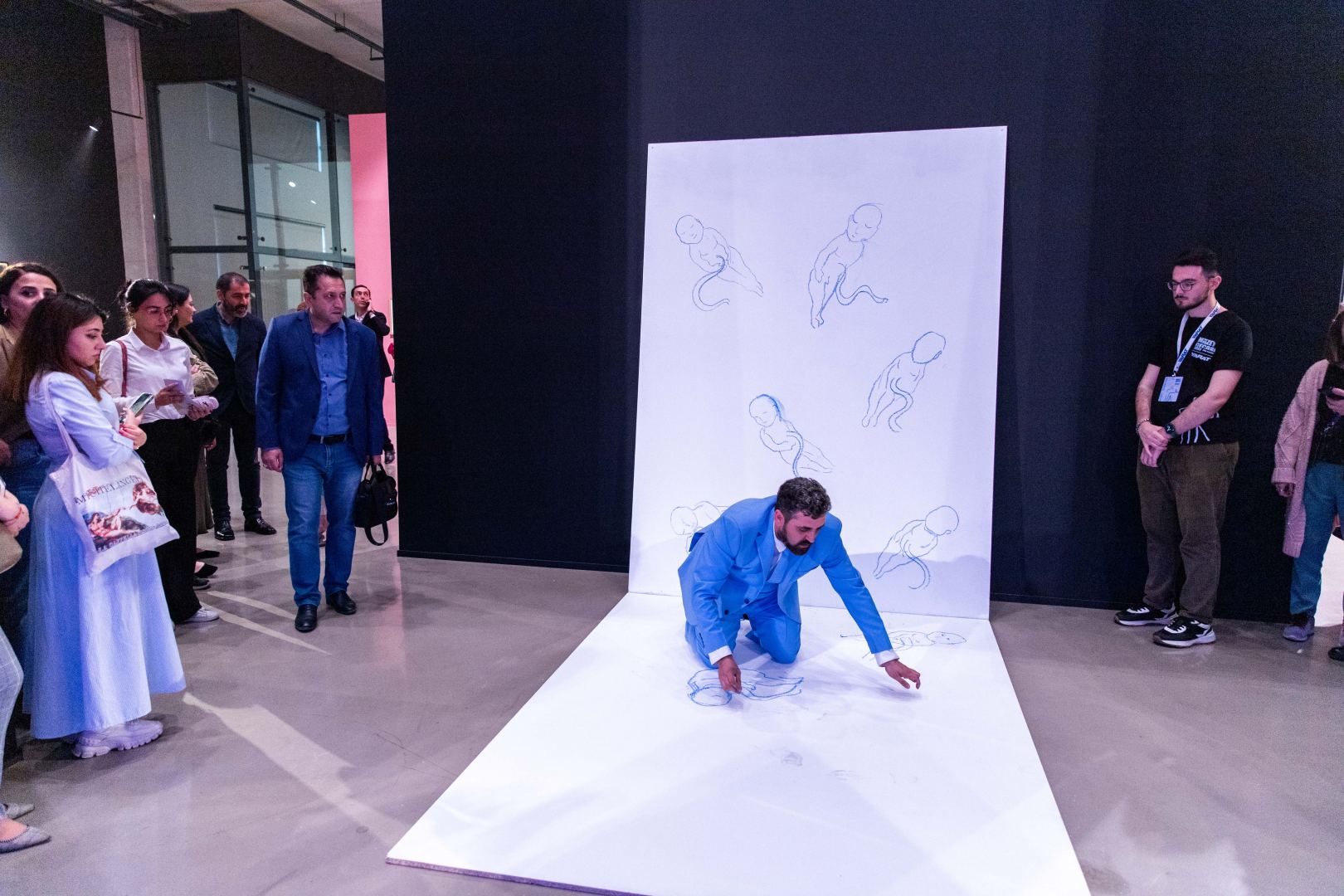 YARAT Müasir İncəsənət Məkanı XX-XXI əsrlər Azərbaycan Rəngkarlığı Muzeyində “Çəhrayı – Qara” adlı qrup sərgisini təqdim edib (FOTO)