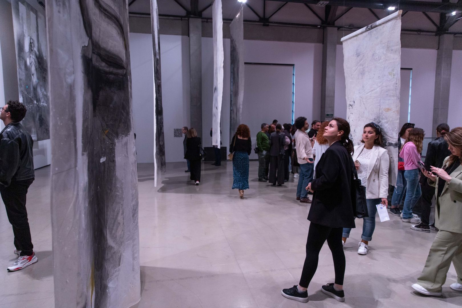 YARAT Müasir İncəsənət Məkanı XX-XXI əsrlər Azərbaycan Rəngkarlığı Muzeyində “Çəhrayı – Qara” adlı qrup sərgisini təqdim edib (FOTO)