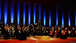 Rəsmə işıq lazım olduğu kimi, qəlbə də musiqi lazımdır! Heydər Əliyev Mərkəzində klassik musiqi bayramı keçirilib (FOTO)