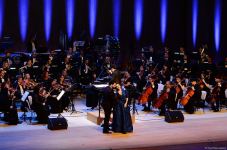 Rəsmə işıq lazım olduğu kimi, qəlbə də musiqi lazımdır! Heydər Əliyev Mərkəzində klassik musiqi bayramı keçirilib (FOTO)