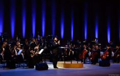 Rəsmə işıq lazım olduğu kimi, qəlbə də musiqi lazımdır! Heydər Əliyev Mərkəzində klassik musiqi bayramı keçirilib (FOTO)