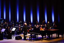 Rəsmə işıq lazım olduğu kimi, qəlbə də musiqi lazımdır! Heydər Əliyev Mərkəzində klassik musiqi bayramı keçirilib (FOTO)