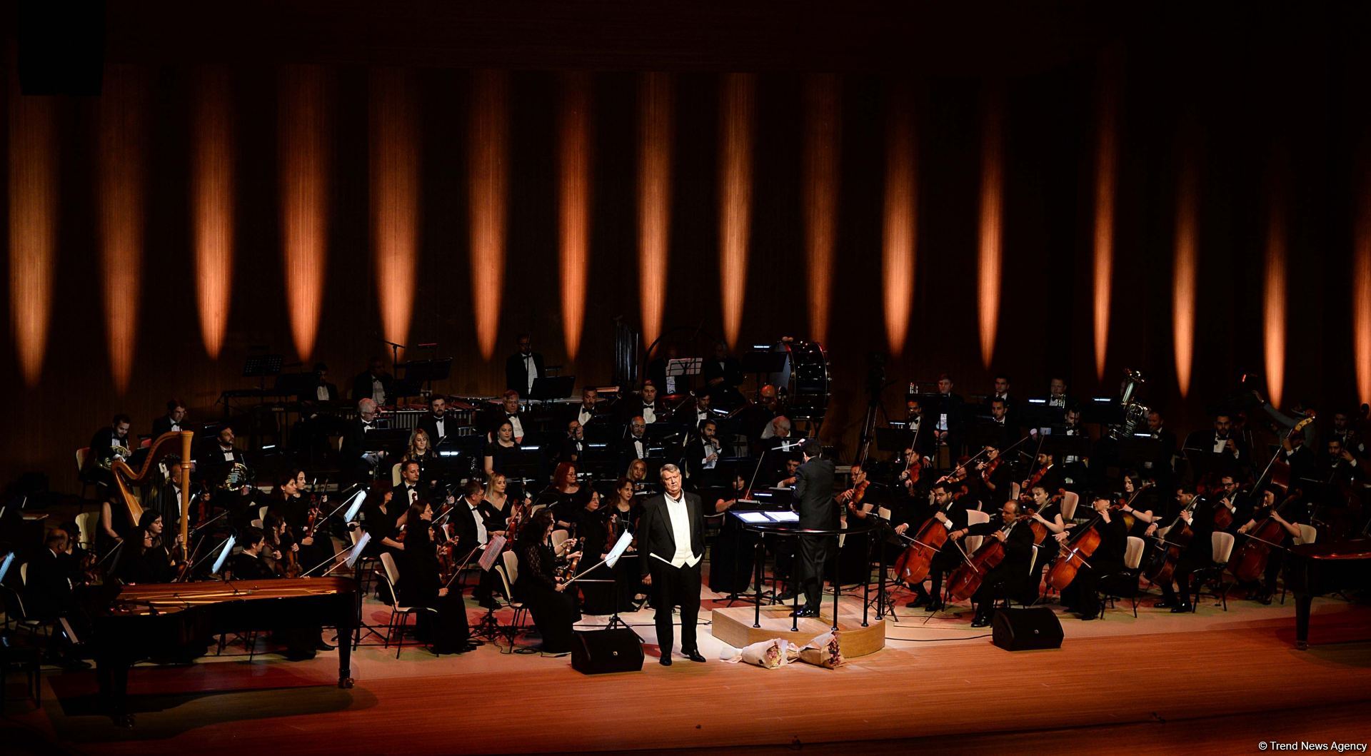 Rəsmə işıq lazım olduğu kimi, qəlbə də musiqi lazımdır! Heydər Əliyev Mərkəzində klassik musiqi bayramı keçirilib (FOTO)