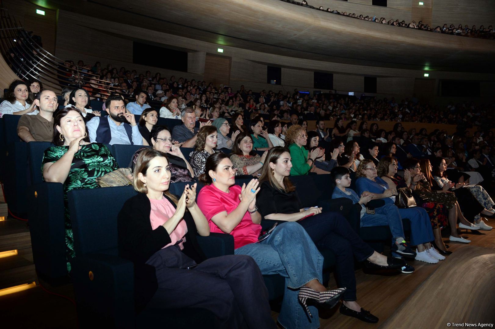 Rəsmə işıq lazım olduğu kimi, qəlbə də musiqi lazımdır! Heydər Əliyev Mərkəzində klassik musiqi bayramı keçirilib (FOTO)