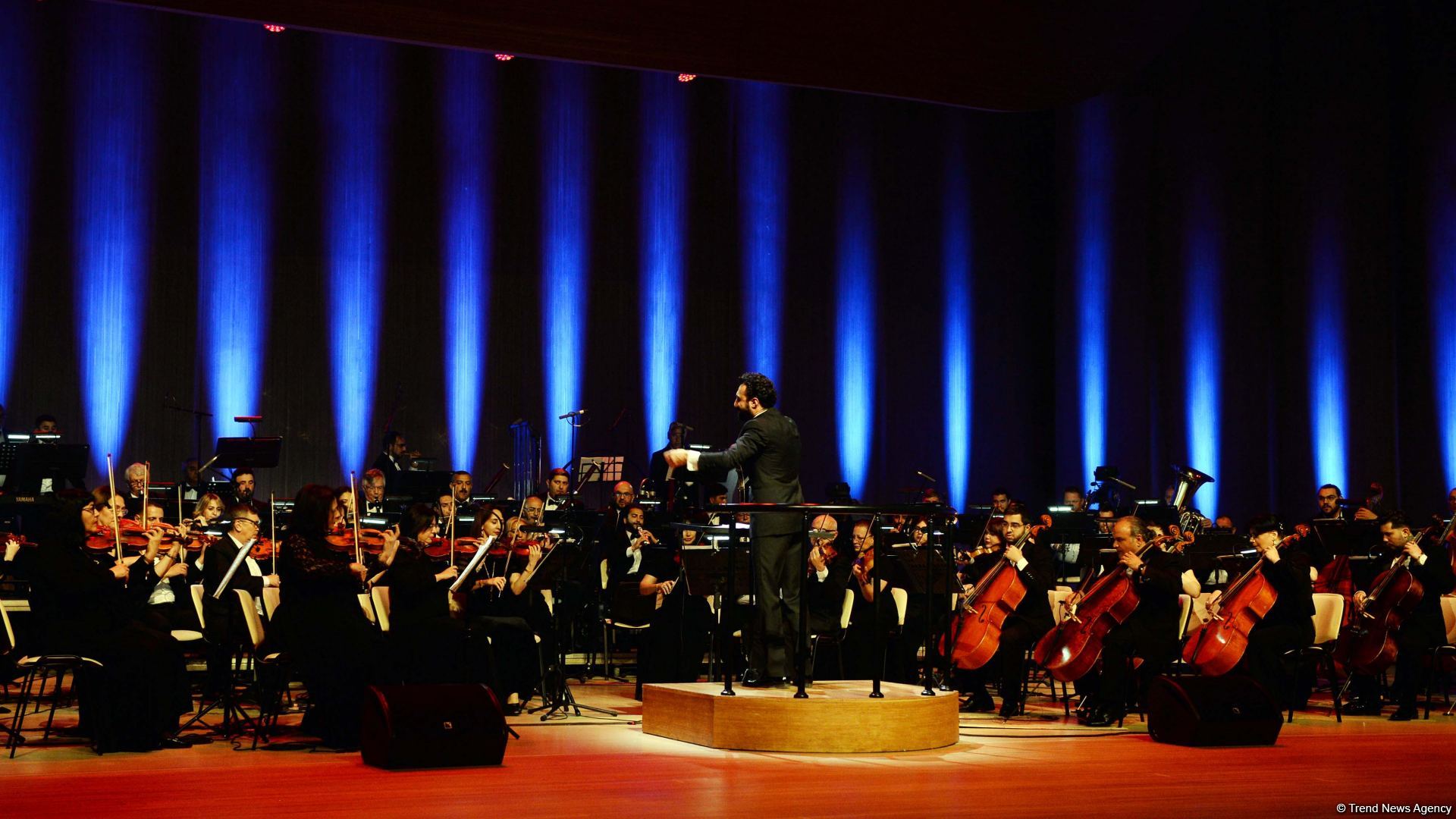 Rəsmə işıq lazım olduğu kimi, qəlbə də musiqi lazımdır! Heydər Əliyev Mərkəzində klassik musiqi bayramı keçirilib (FOTO)