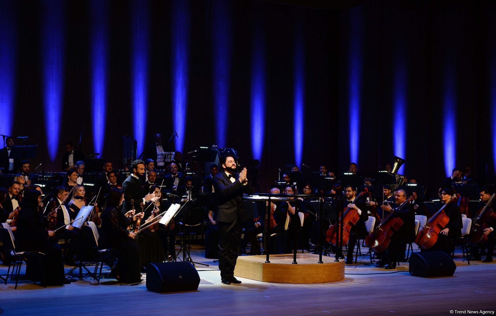 Rəsmə işıq lazım olduğu kimi, qəlbə də musiqi lazımdır! Heydər Əliyev Mərkəzində klassik musiqi bayramı keçirilib (FOTO)