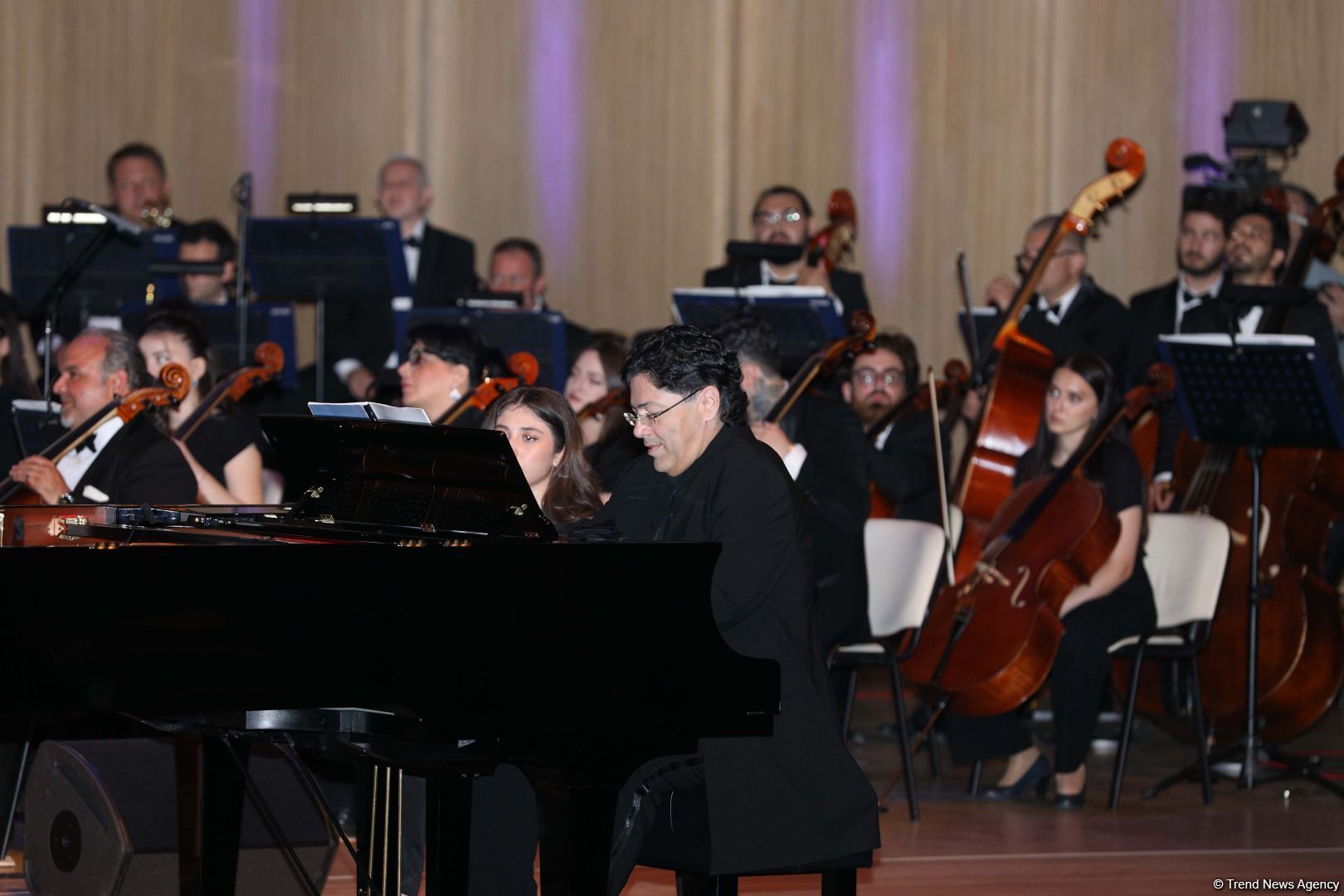 Rəsmə işıq lazım olduğu kimi, qəlbə də musiqi lazımdır! Heydər Əliyev Mərkəzində klassik musiqi bayramı keçirilib (FOTO)