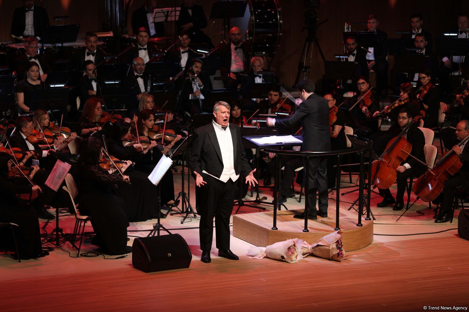 Rəsmə işıq lazım olduğu kimi, qəlbə də musiqi lazımdır! Heydər Əliyev Mərkəzində klassik musiqi bayramı keçirilib (FOTO)
