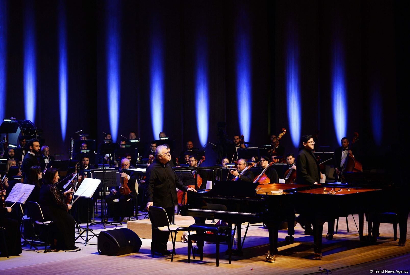 Rəsmə işıq lazım olduğu kimi, qəlbə də musiqi lazımdır! Heydər Əliyev Mərkəzində klassik musiqi bayramı keçirilib (FOTO)