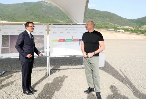 Prezident İlham Əliyev Laçın şəhərində Aqro və Sənaye Parkında görülən işlərlə tanış olub (YENİLƏNİB) (FOTO/VİDEO)