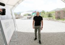 Prezident İlham Əliyev Kəlbəcərdə ilk yaşayış məhəlləsinin təməlqoyma mərasimində iştirak edib (YENİLƏNİB) (FOTO/VİDEO)