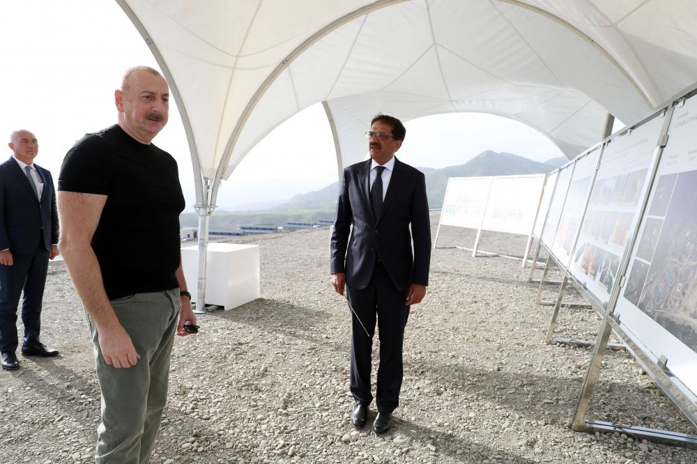 Prezident İlham Əliyev Laçın şəhərində Aqro və Sənaye Parkında görülən işlərlə tanış olub (YENİLƏNİB) (FOTO/VİDEO)