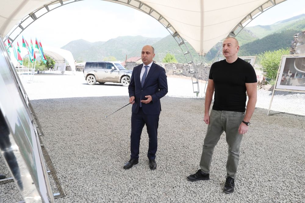Prezident İlham Əliyev Kəlbəcər şəhərində məktəb binasının təməlini qoyub (YENİLƏNİB) (FOTO/VİDEO)