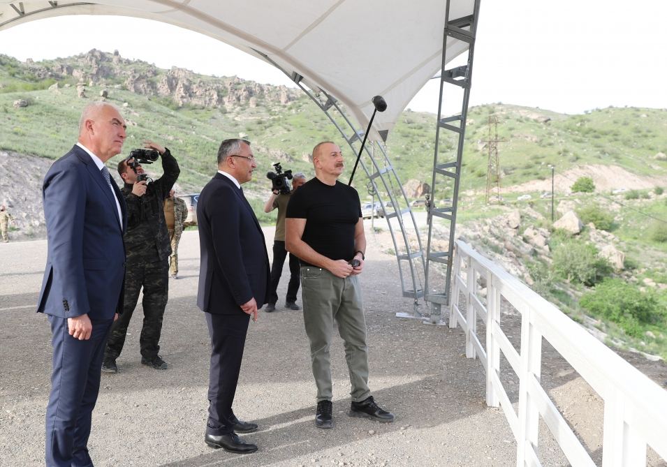 Prezident İlham Əliyev Laçın rayonunun Zabux kəndində aparılan tikinti işləri ilə tanış olub (YENİLƏNİB) (FOTO/VİDEO)
