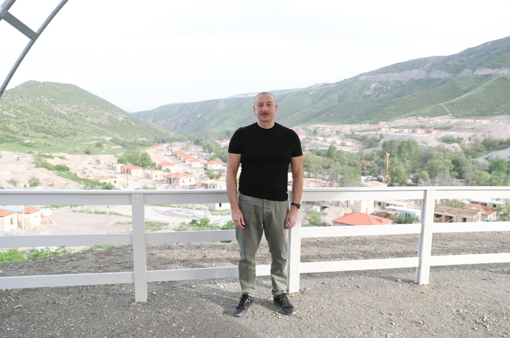 Prezident İlham Əliyev Laçın rayonunun Zabux kəndində aparılan tikinti işləri ilə tanış olub (YENİLƏNİB) (FOTO/VİDEO)