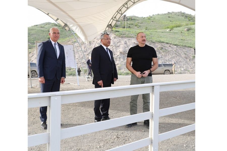 Prezident İlham Əliyev Laçın rayonunun Zabux kəndində aparılan tikinti işləri ilə tanış olub (YENİLƏNİB) (FOTO/VİDEO)