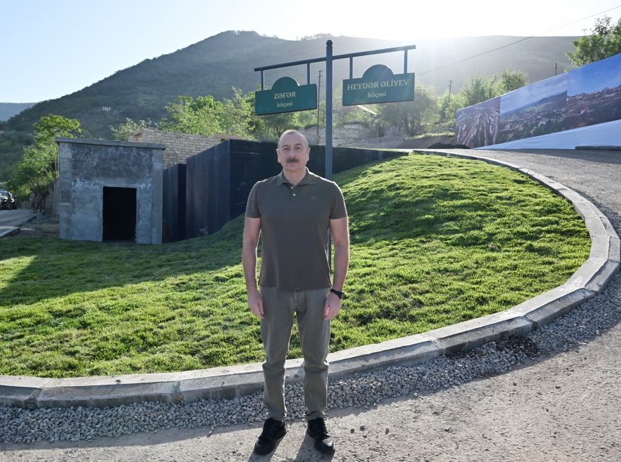 Prezident İlham Əliyev Laçın şəhərində Heydər Əliyev, Zəfər və 28 May küçələrinin kəsişməsində lövhələrin açılışını edib (YENİLƏNİB) (FOTO/VİDEO)