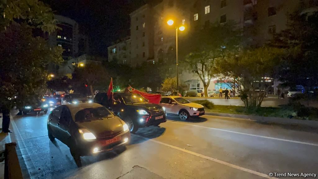 Bakıda Atatürk parkında Ərdoğana dəstək yürüyüşü keçirilib (FOTO/VİDEO)