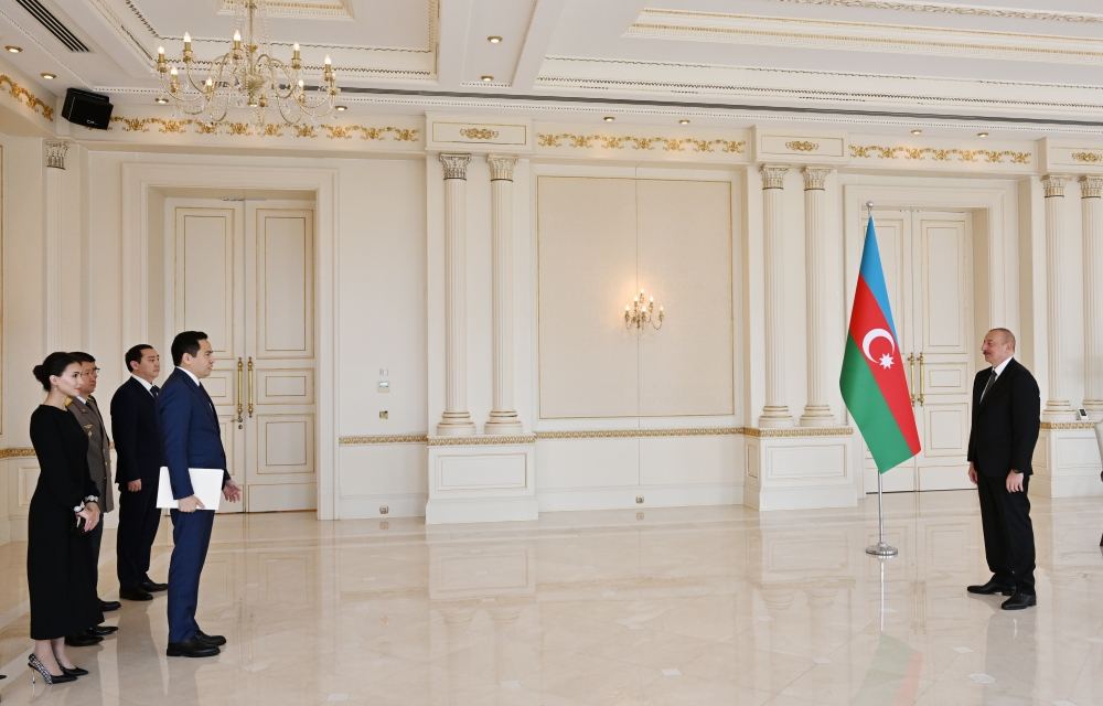 Prezident İlham Əliyev Qazaxıstanın yeni təyin olunan səfirinin etimadnaməsini qəbul edib (FOTO/VİDEO)
