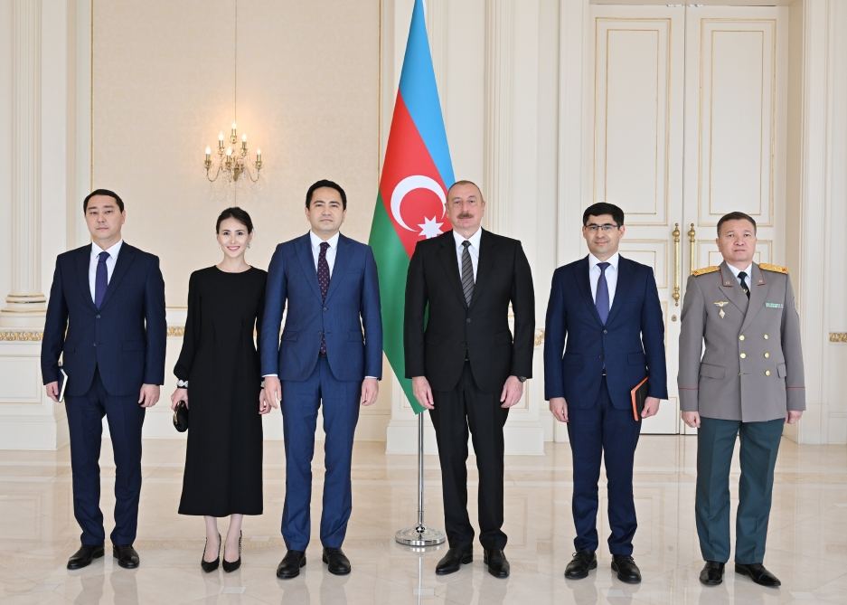 Prezident İlham Əliyev Qazaxıstanın yeni təyin olunan səfirinin etimadnaməsini qəbul edib (FOTO/VİDEO)