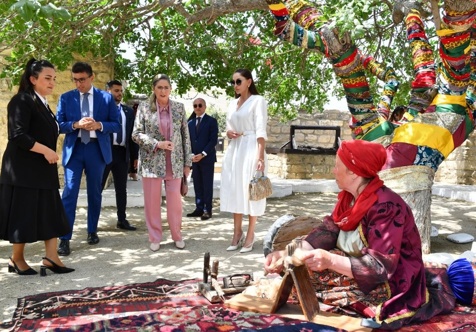 Birinci xanım Mehriban Əliyeva və İsrail Dövlətinin birinci xanımı Mixal Hersoq  Qala Arxeoloji-Etnoqrafik Muzey Kompleksində olublar (FOTO/VİDEO)