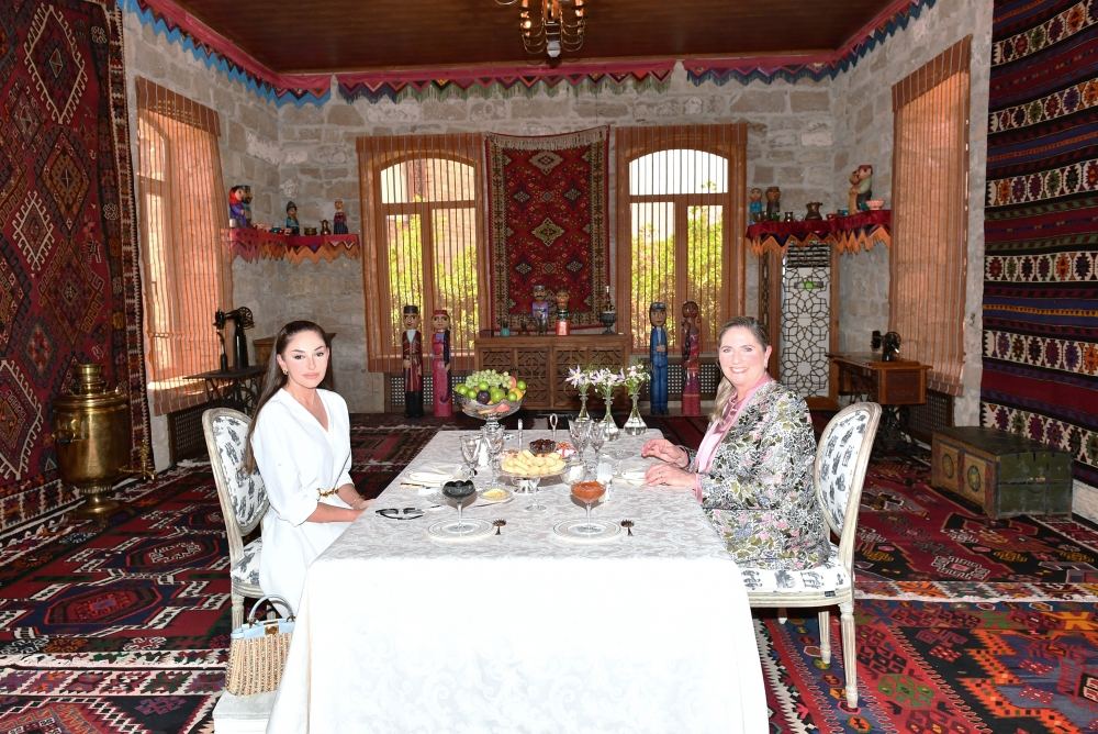 Birinci xanım Mehriban Əliyeva və İsrail Dövlətinin birinci xanımı Mixal Hersoq  Qala Arxeoloji-Etnoqrafik Muzey Kompleksində olublar (FOTO/VİDEO)