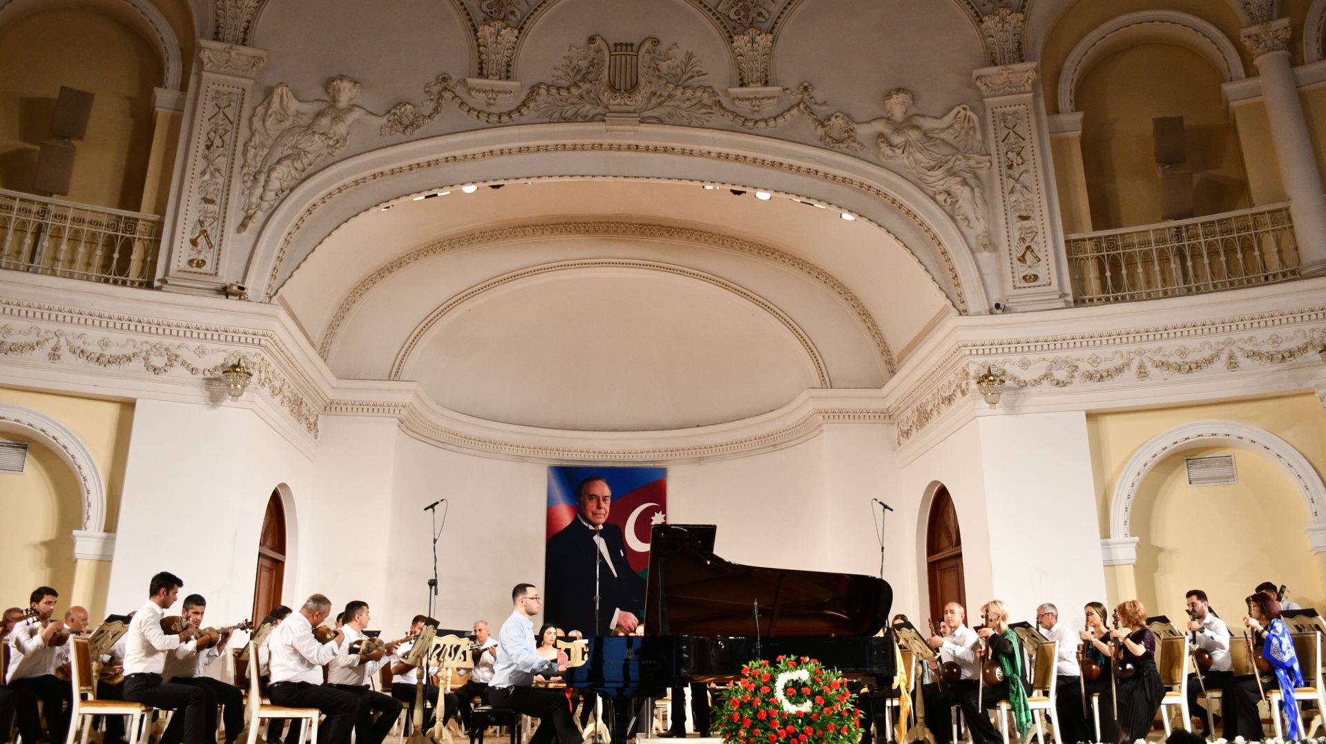 “Gənclərə dəstək” layihəsi çərçivəsində Ümummili Lider Heydər Əliyevin 100 illik yubileyinə həsr olunmuş konsert təşkil olunub (FOTO)
