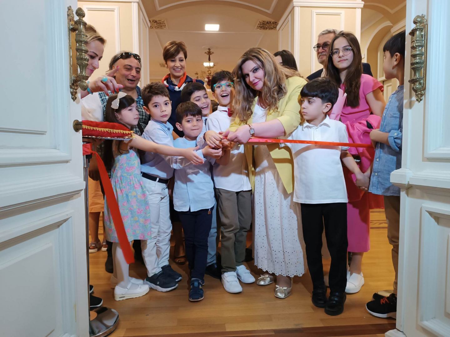 Gənc rəssamların “Qoy həmişə mən olum!” adlı sərgisinin ekspozisiyasının açılışı olub (FOTO)