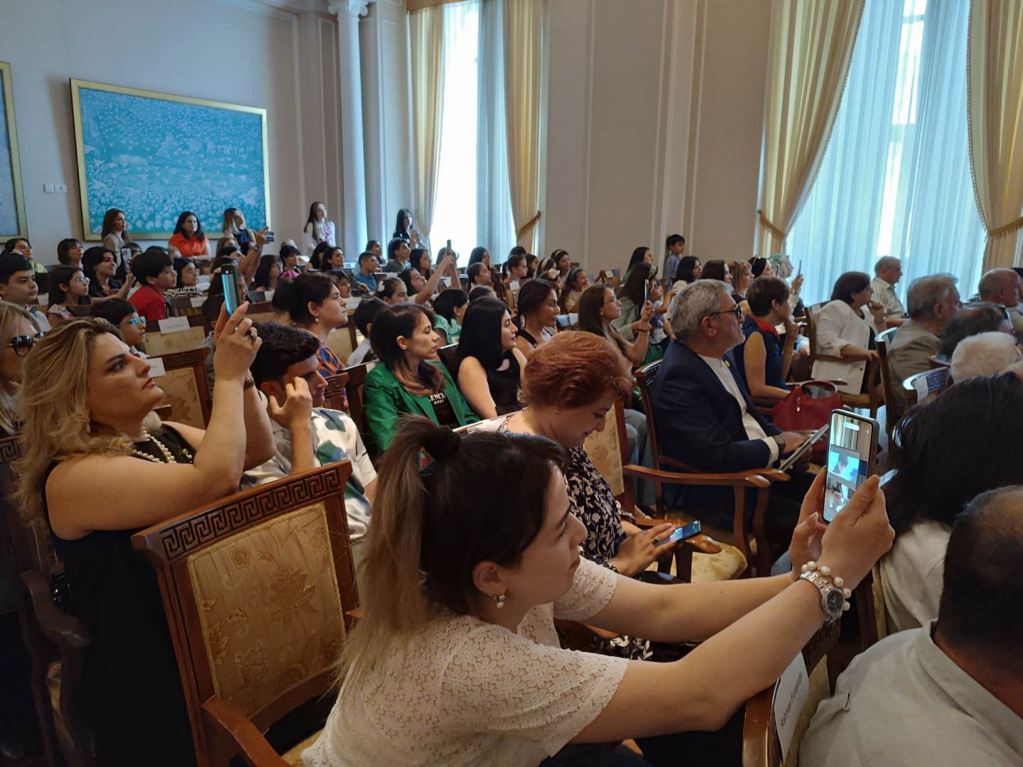 Gənc rəssamların “Qoy həmişə mən olum!” adlı sərgisinin ekspozisiyasının açılışı olub (FOTO)