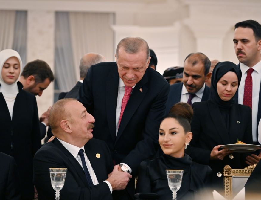 Prezident İlham Əliyev və Birinci xanım Mehriban Əliyeva Ankarada Rəcəb Tayyib Ərdoğanın adından verdiyi şam yeməyində iştirak ediblər (FOTO)