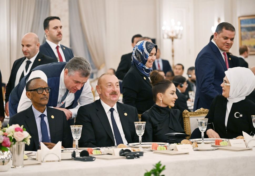 Prezident İlham Əliyev və Birinci xanım Mehriban Əliyeva Ankarada Rəcəb Tayyib Ərdoğanın adından verdiyi şam yeməyində iştirak ediblər (FOTO)