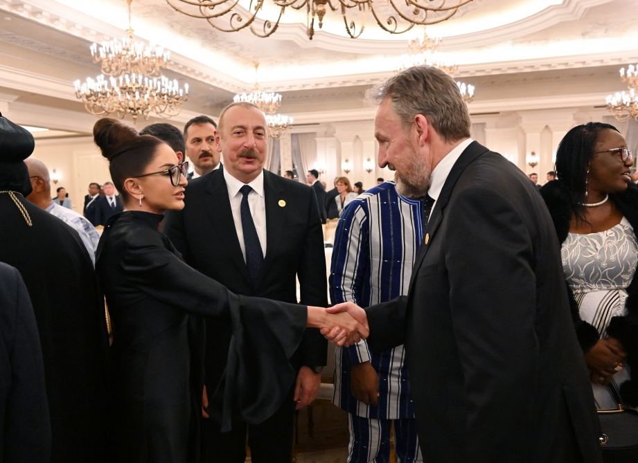 Prezident İlham Əliyev və Birinci xanım Mehriban Əliyeva Ankarada Rəcəb Tayyib Ərdoğanın adından verdiyi şam yeməyində iştirak ediblər (FOTO)