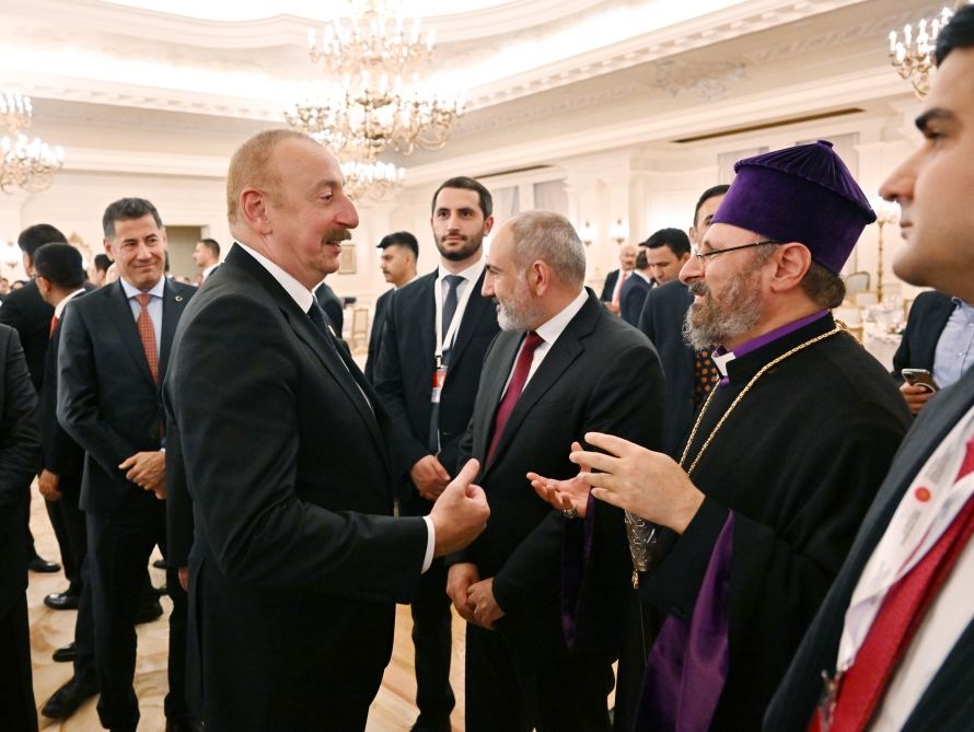 Prezident İlham Əliyev və Birinci xanım Mehriban Əliyeva Ankarada Rəcəb Tayyib Ərdoğanın adından verdiyi şam yeməyində iştirak ediblər (FOTO)