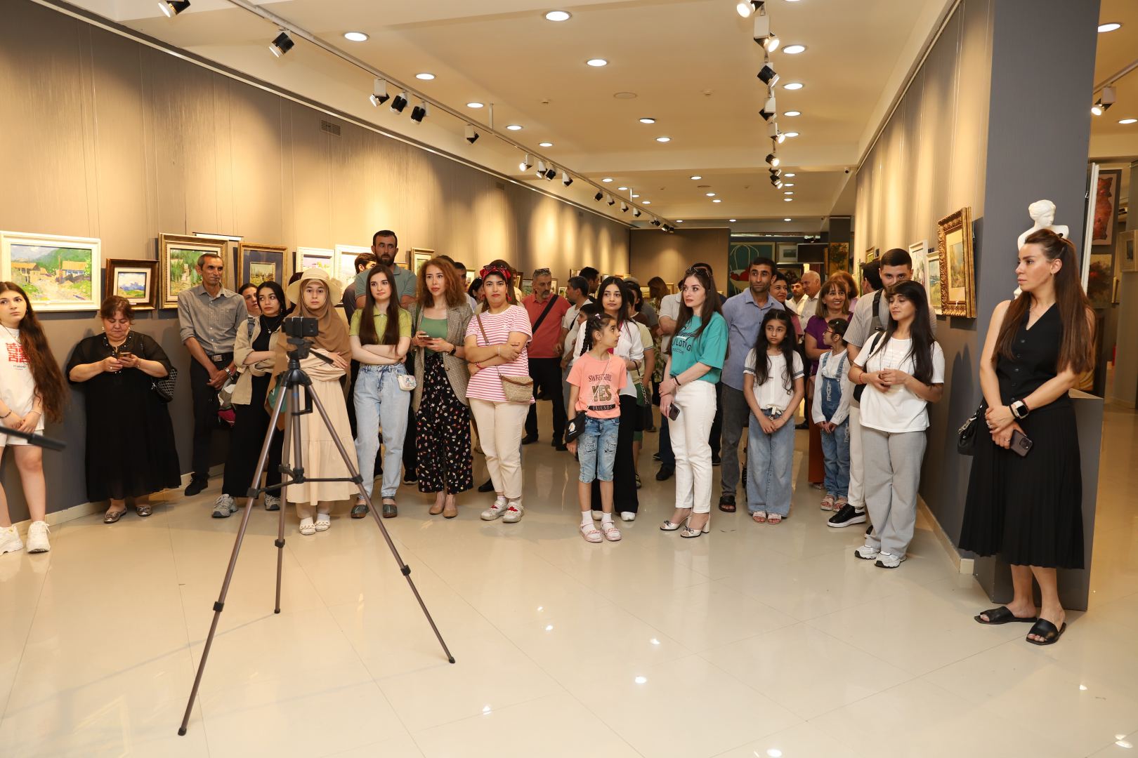 “Plener əsərlər sərgisi” Xətai Sənət Mərkəzində keçirildi (FOTO)