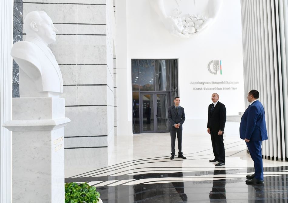 Prezident İlham Əliyev Kənd Təsərrüfatı Nazirliyinin yeni binasının açılışında iştirak edib (FOTO/VİDEO)