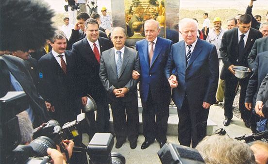 Heydər Əliyevin bir günü: Ümummilli Lider və onun Azərbaycanın gələcək uğurları barədə uzaqgörənliyi (FOTO)
