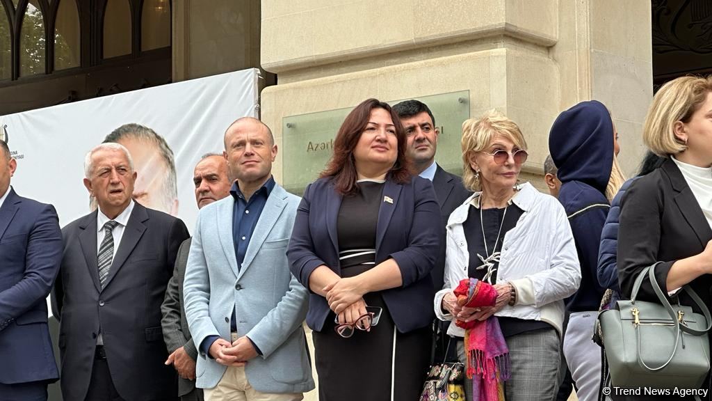 "Yenidənqurma, sülh və inteqrasiya: Enerji, iqtisadiyyat, ətraf mühit və kapital" tədbiri Gəncədə davam edir (FOTO)