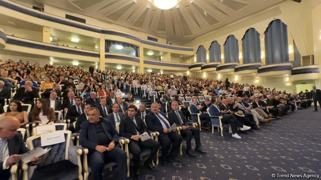 "Yenidənqurma, sülh və inteqrasiya: Enerji, iqtisadiyyat, ətraf mühit və kapital" tədbiri Gəncədə davam edir (FOTO)