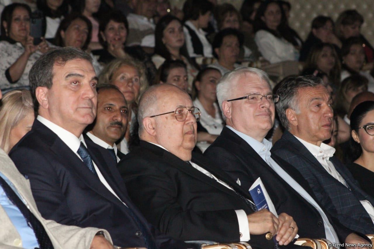"Yenidənqurma, sülh və inteqrasiya: Enerji, iqtisadiyyat, ətraf mühit və kapital" tədbiri Gəncədə davam edir (FOTO)
