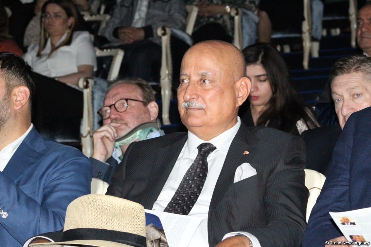 "Yenidənqurma, sülh və inteqrasiya: Enerji, iqtisadiyyat, ətraf mühit və kapital" tədbiri Gəncədə davam edir (FOTO)