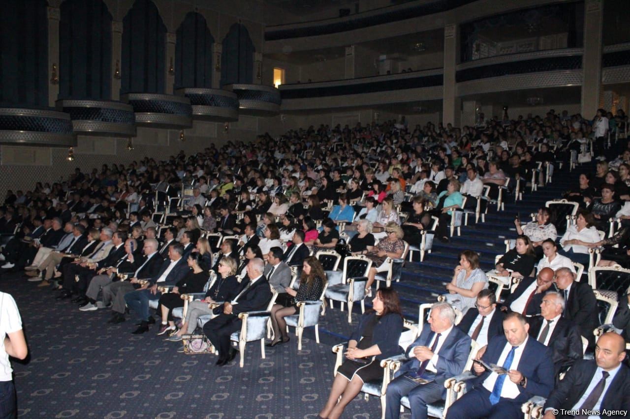 "Yenidənqurma, sülh və inteqrasiya: Enerji, iqtisadiyyat, ətraf mühit və kapital" tədbiri Gəncədə davam edir (FOTO)