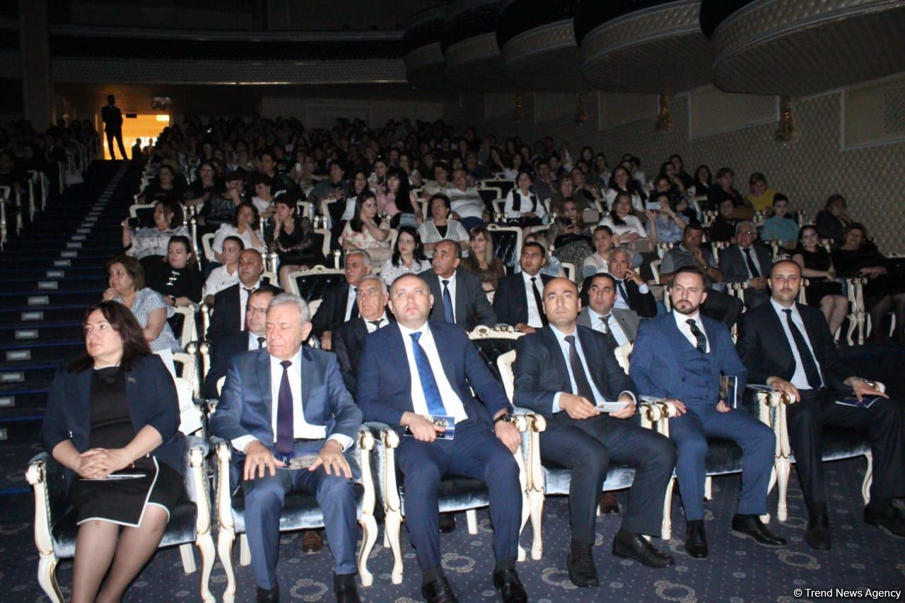 "Yenidənqurma, sülh və inteqrasiya: Enerji, iqtisadiyyat, ətraf mühit və kapital" tədbiri Gəncədə davam edir (FOTO)