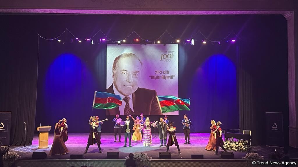 "Yenidənqurma, sülh və inteqrasiya: Enerji, iqtisadiyyat, ətraf mühit və kapital" tədbiri Gəncədə davam edir (FOTO)