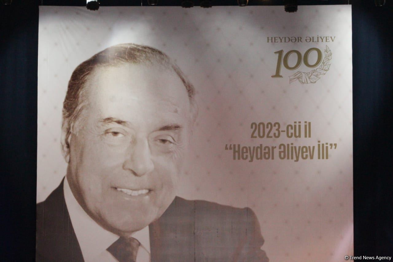 "Yenidənqurma, sülh və inteqrasiya: Enerji, iqtisadiyyat, ətraf mühit və kapital" tədbiri Gəncədə davam edir (FOTO)
