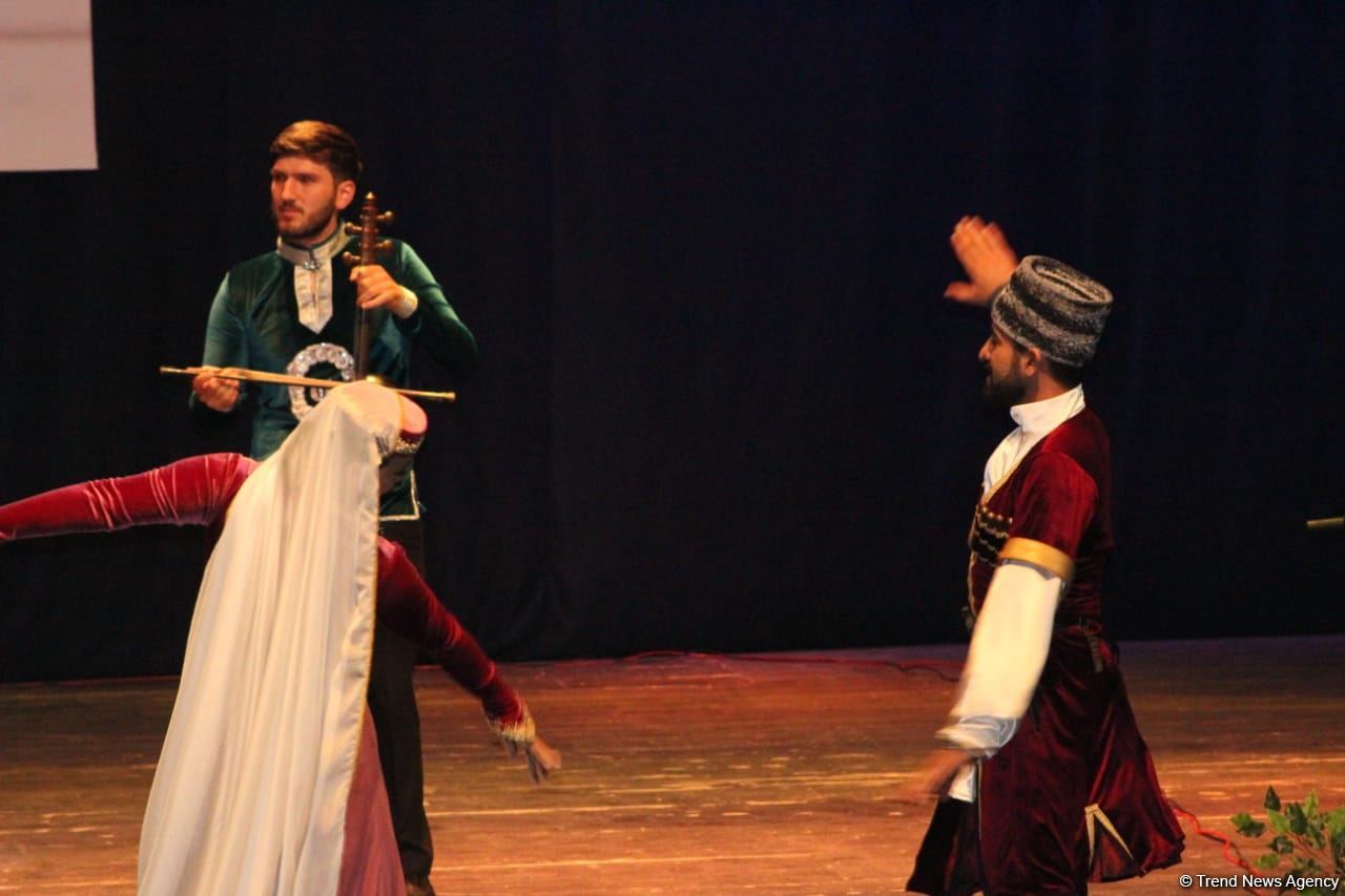 "Yenidənqurma, sülh və inteqrasiya: Enerji, iqtisadiyyat, ətraf mühit və kapital" tədbiri Gəncədə davam edir (FOTO)