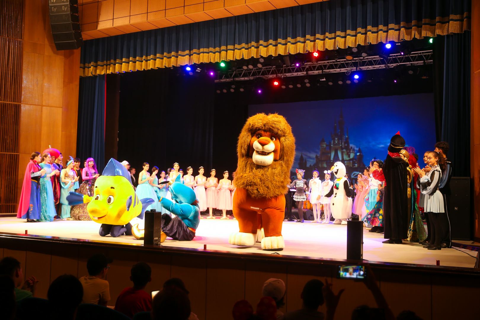 “Disney” multimedia şousu təqdim edilib (FOTO/VİDEO)