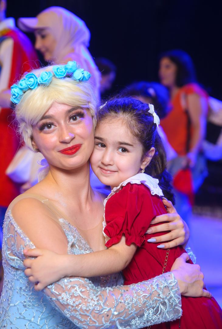 “Disney” multimedia şousu təqdim edilib (FOTO/VİDEO)