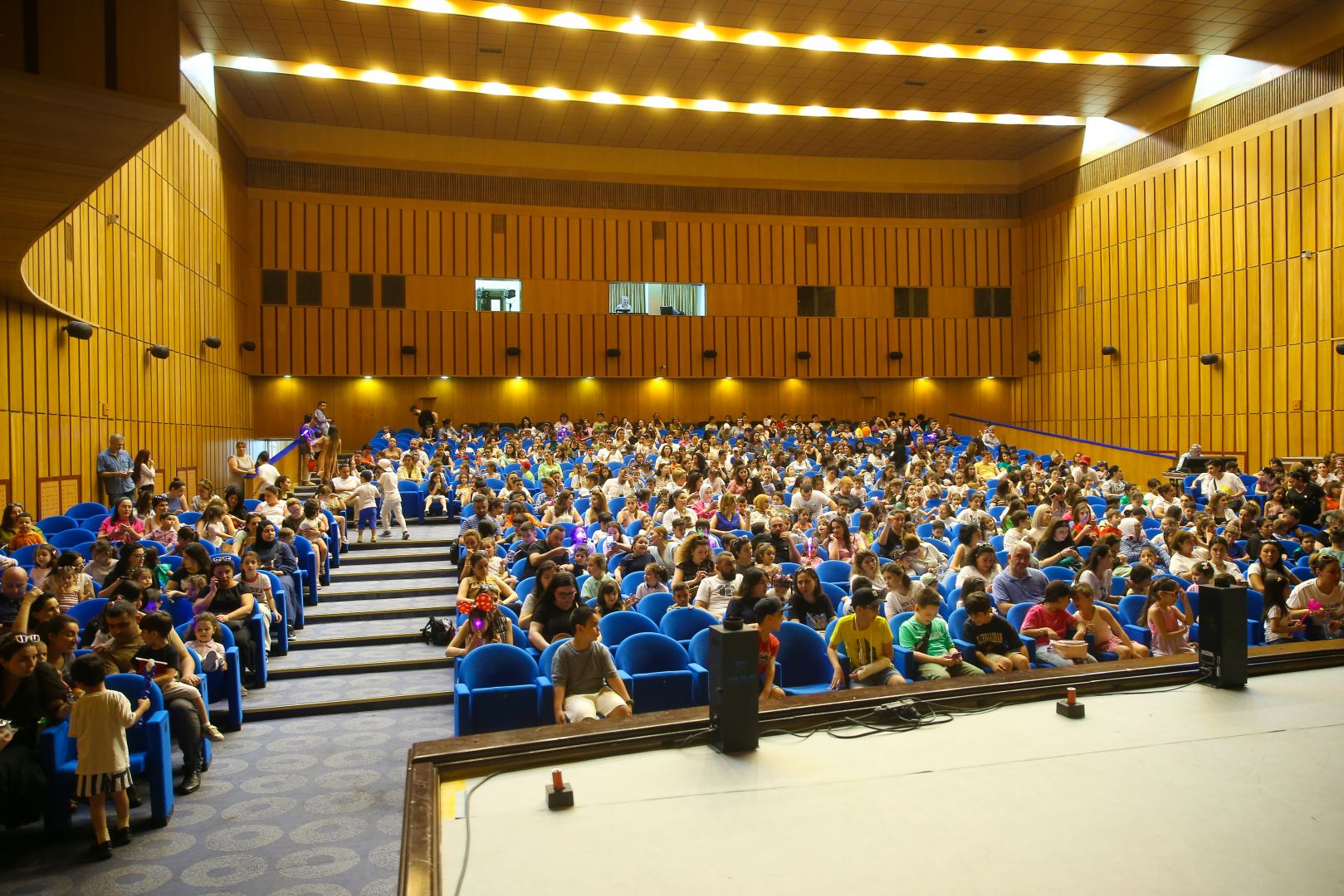 “Disney” multimedia şousu təqdim edilib (FOTO/VİDEO)