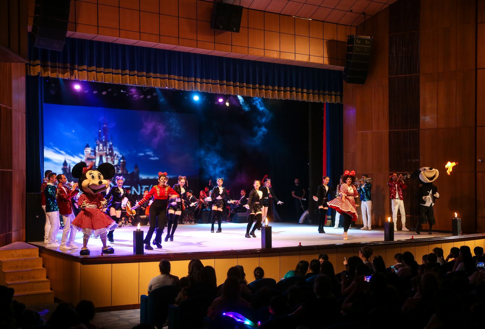 “Disney” multimedia şousu təqdim edilib (FOTO/VİDEO)