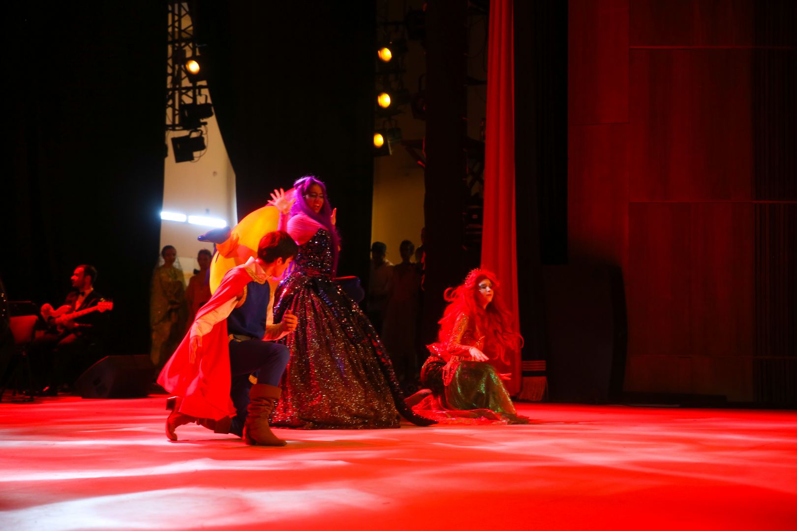 “Disney” multimedia şousu təqdim edilib (FOTO/VİDEO)